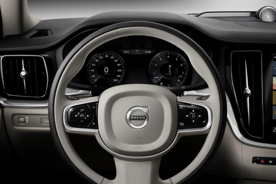Панель приборов Volvo S60 T6 Inscription 2018 года  (WW) (фото 35 из 65)